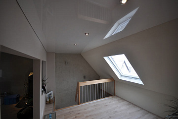 Натяжной потолок на мансарде