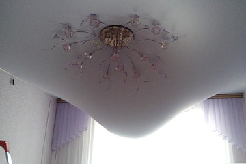 Слив воды с натяжных потолков