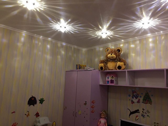 Натяжной потолок в детскую