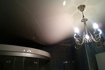 Слив воды с натяжных потолков