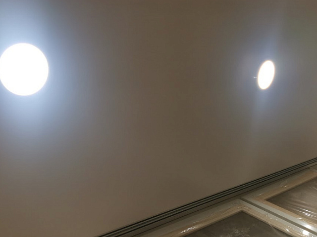 Натяжной потолок на балкон