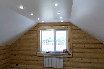 Натяжной потолок на мансарде