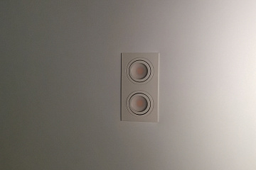 Точечные светильники для натяжных потолков: всё что нужно знать