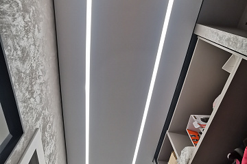 Натяжные потолки в коридоре: творчество и практичность