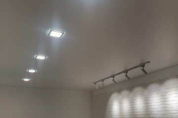 Инновационные решения для офисных интерьеров: натяжной потолок