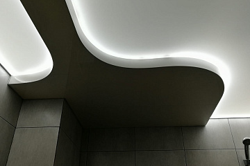 Из чего складывается цена натяжного потолка