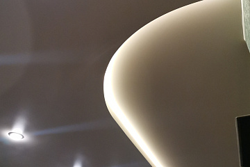 Многоуровневые натяжные потолки: полезная информация для выбора